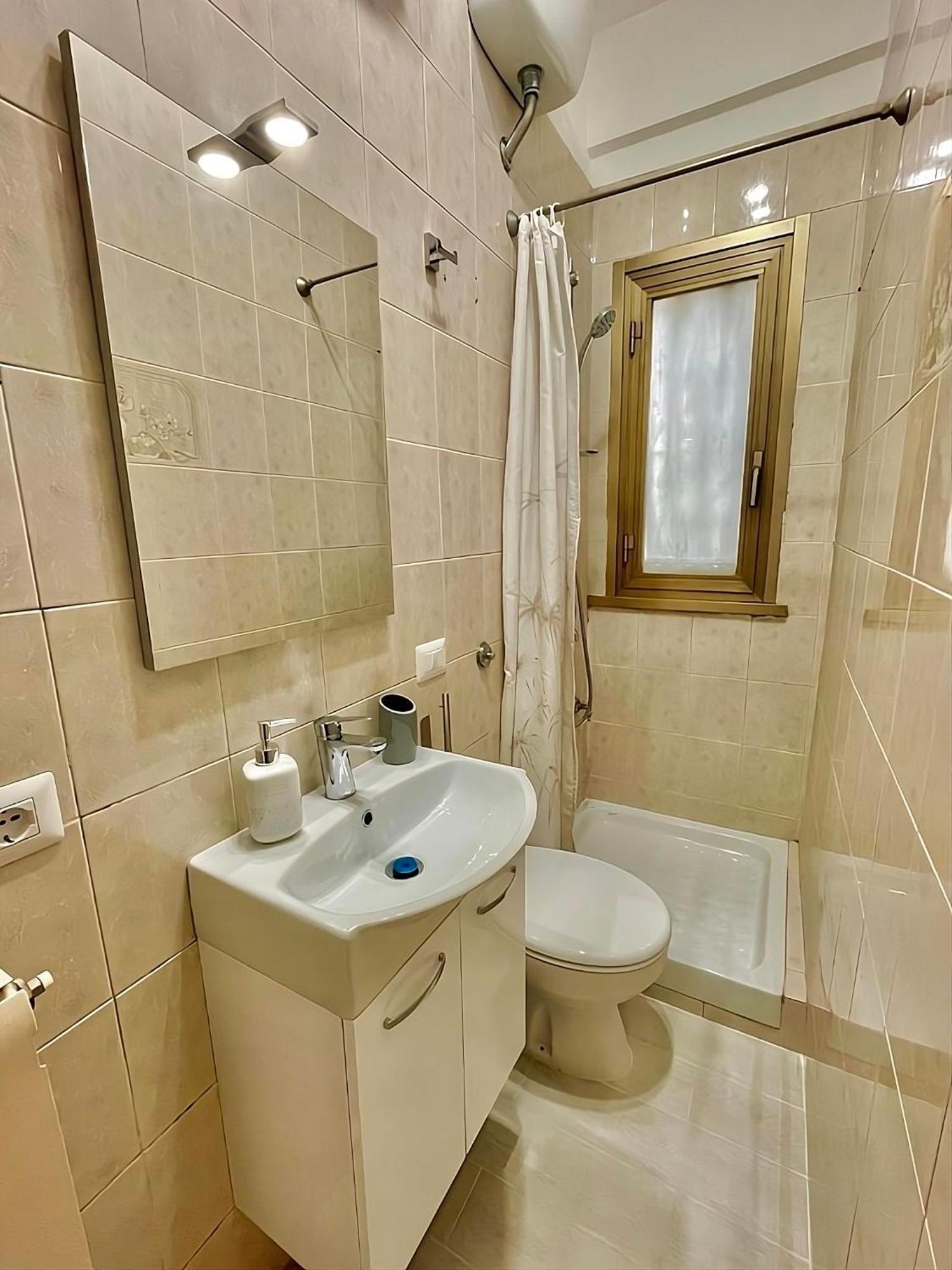 Grace'S Mirror Apartment Rome Bagian luar foto